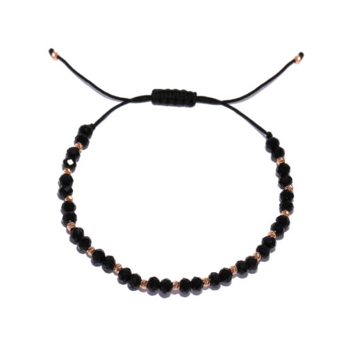 Melnā diega aproce ar zelta elementiem